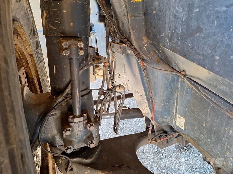 Komatsu HD605-7EO Karjeras kravas automašīnas