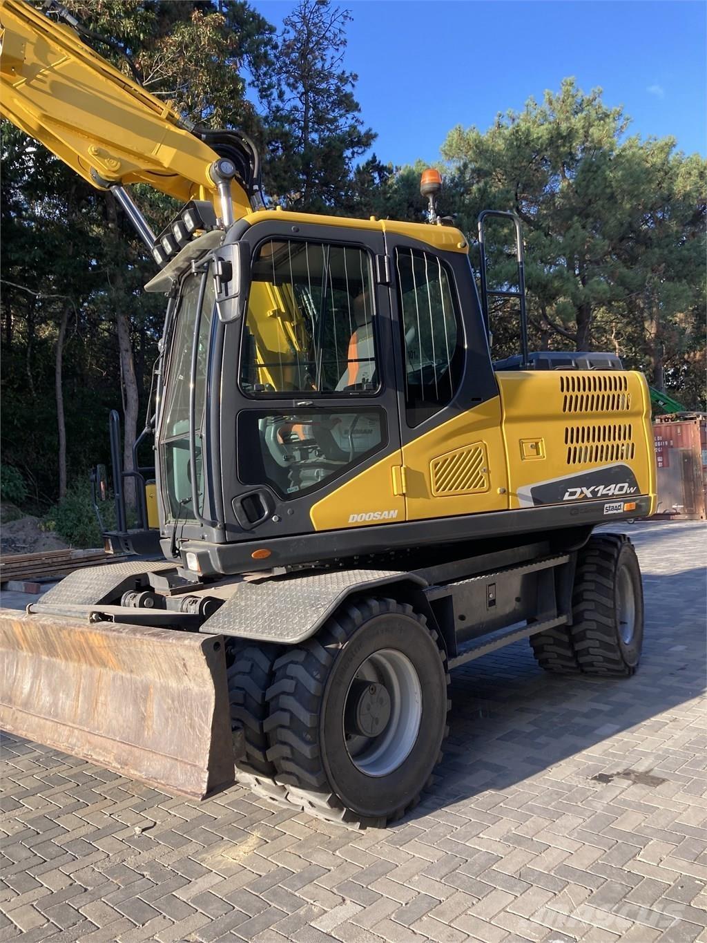 Doosan DX140W-5 Ekskavatori uz riteņiem