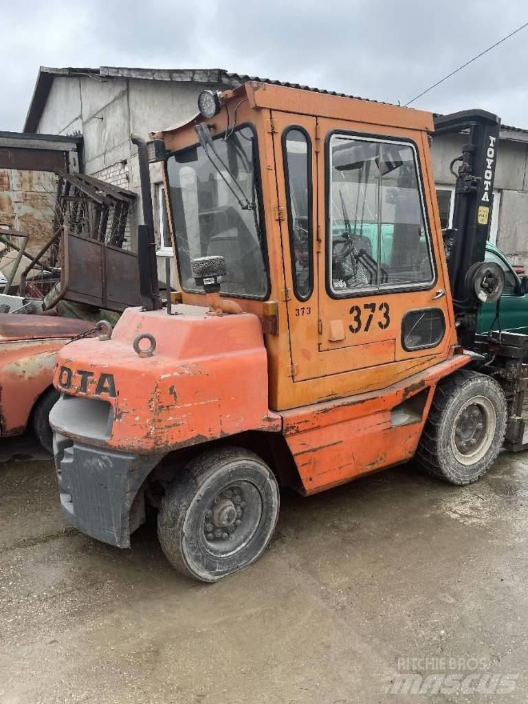 Toyota FD 35 Tehnika ar dīzeļa dzinēju