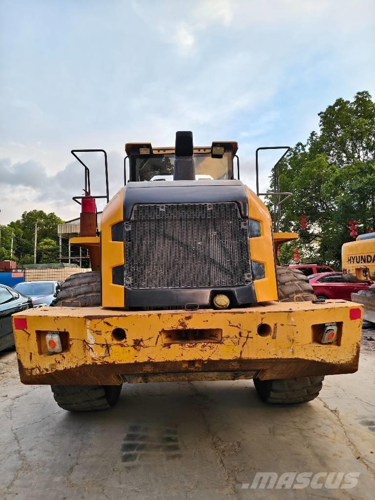 Volvo L 120 Iekrāvēji uz riteņiem