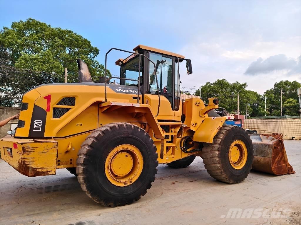 Volvo L 120 Iekrāvēji uz riteņiem