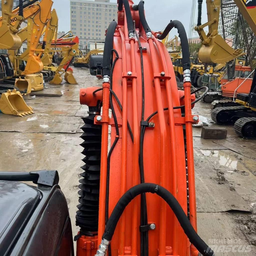 Hitachi ZX 120 Kāpurķēžu ekskavatori
