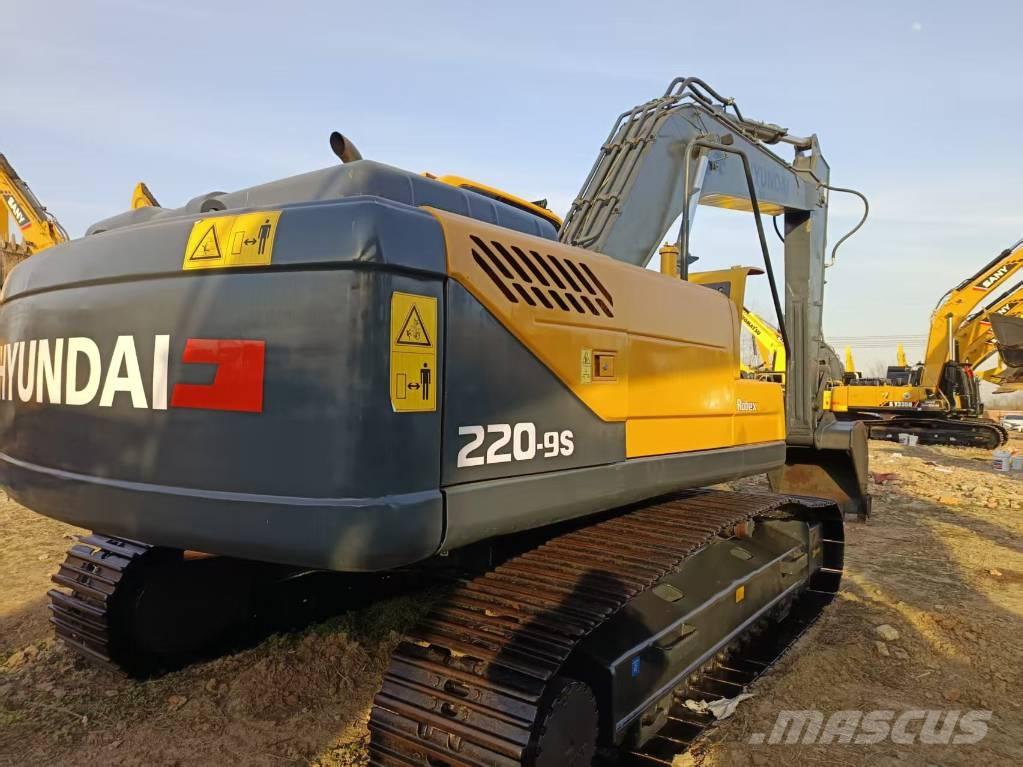 Hyundai 220-9s Kāpurķēžu ekskavatori