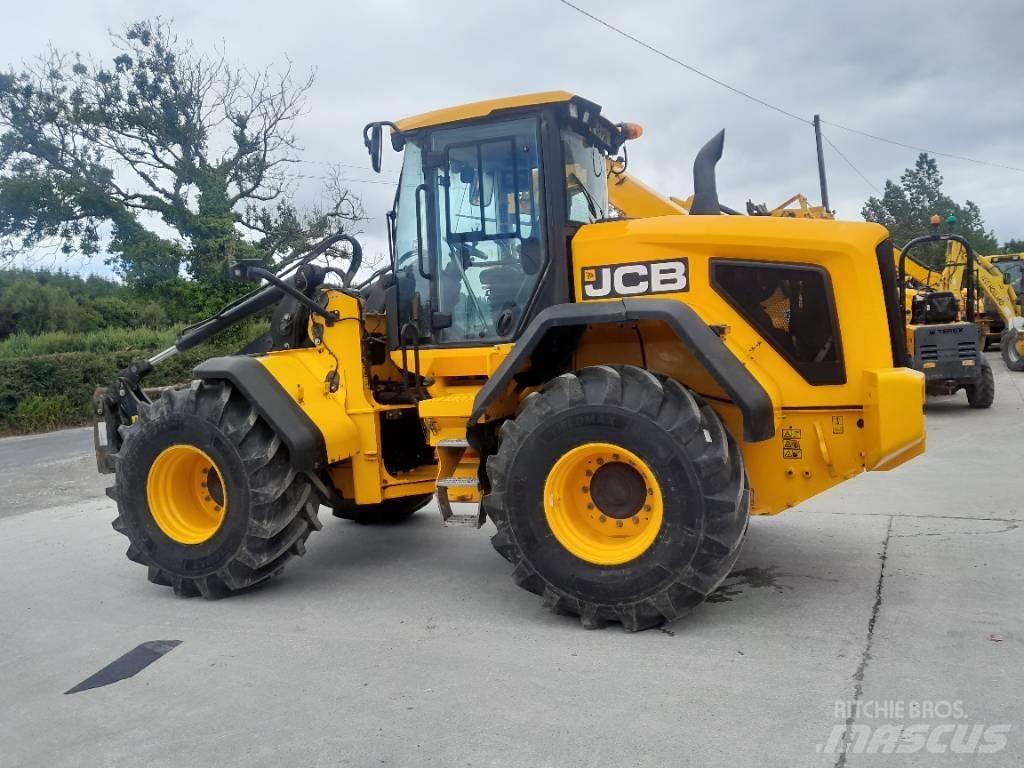 JCB 427 Iekrāvēji uz riteņiem