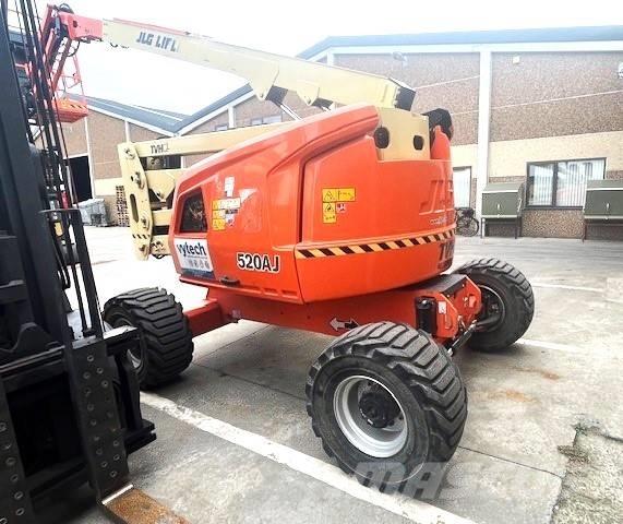 JLG 520 AJ Strēles pacēlāji