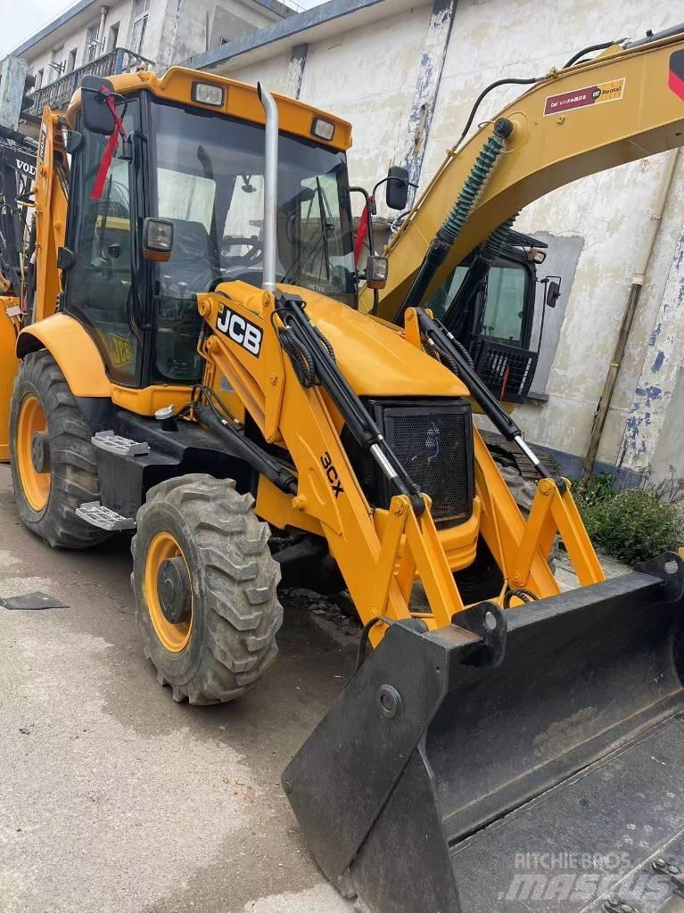 JCB 3 CX Ekskavatori-iekrāvēji