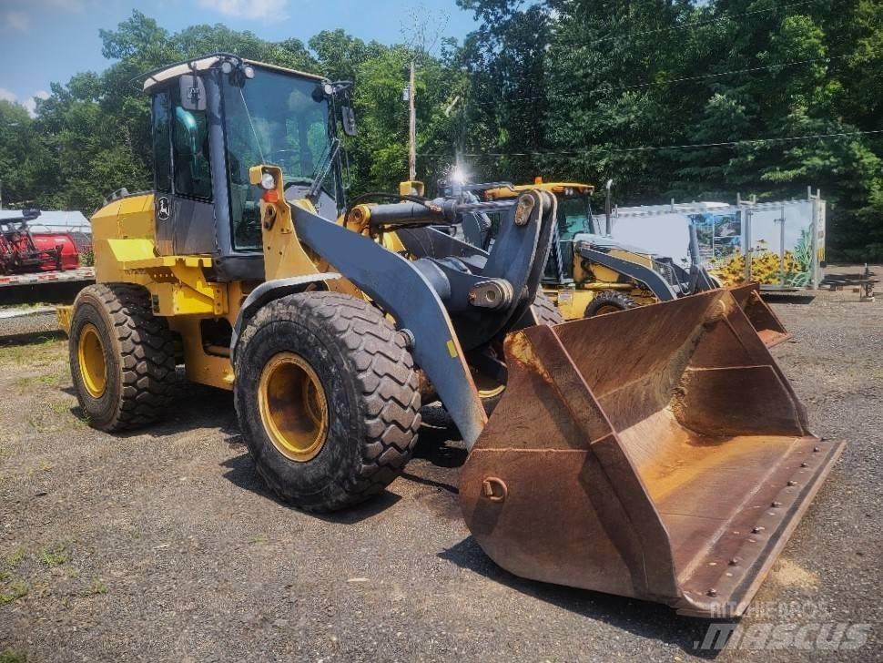 John Deere 624k Iekrāvēji uz riteņiem