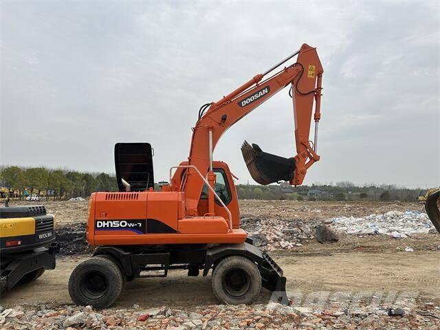 Doosan DH150W Ekskavatori uz riteņiem