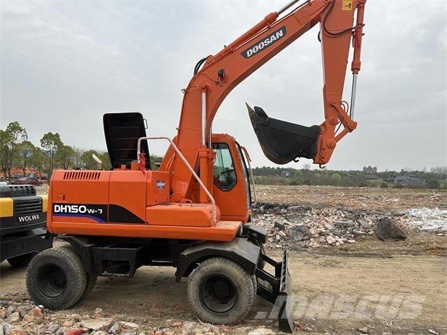 Doosan DH150W Ekskavatori uz riteņiem