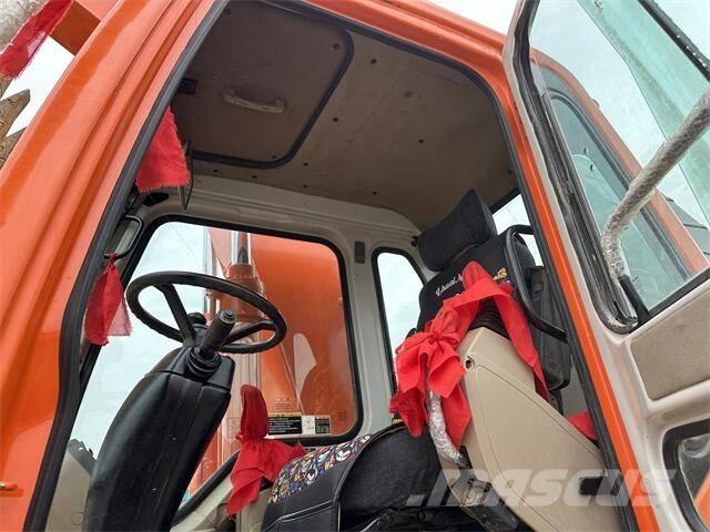 Doosan DH150W Ekskavatori uz riteņiem
