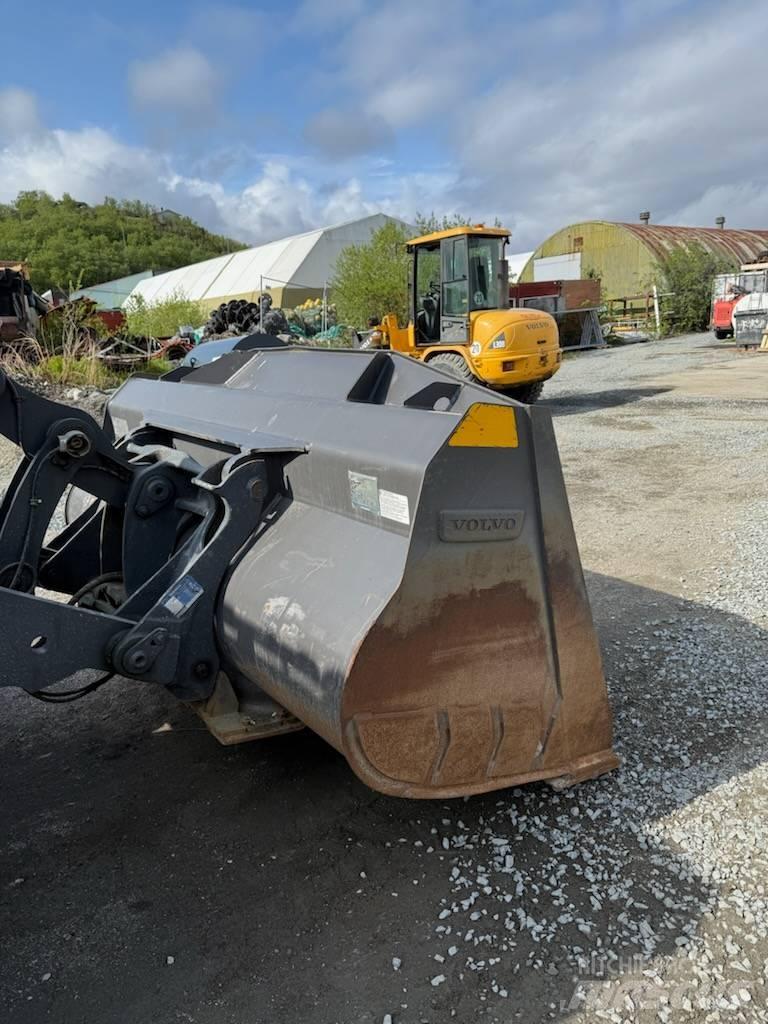 Volvo L 70 H Iekrāvēji uz riteņiem