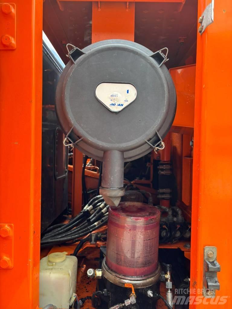 Doosan DX 225 LC-3 Kāpurķēžu ekskavatori