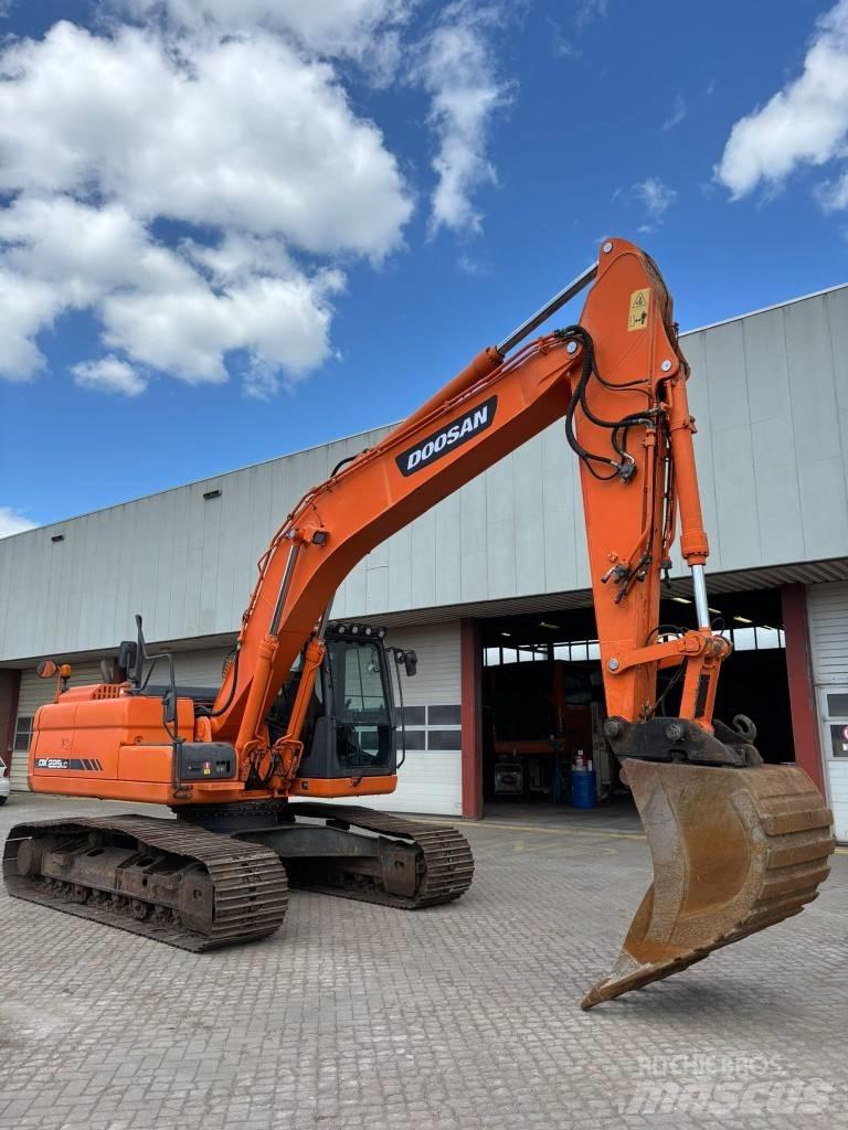 Doosan DX 225 LC-3 Kāpurķēžu ekskavatori