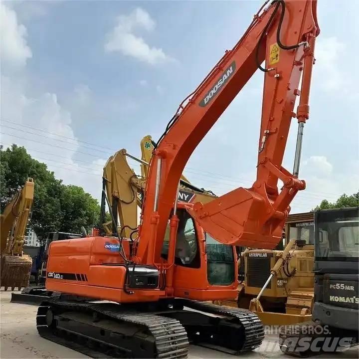 Doosan DX 140 LC Kāpurķēžu ekskavatori