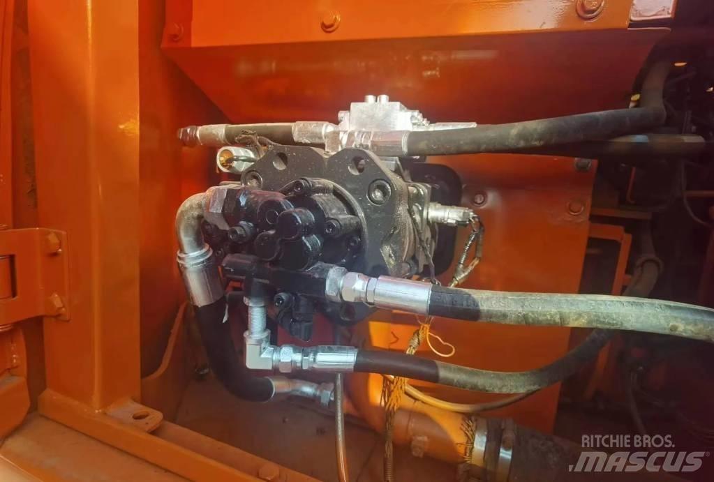 Doosan DX 140 LC Kāpurķēžu ekskavatori