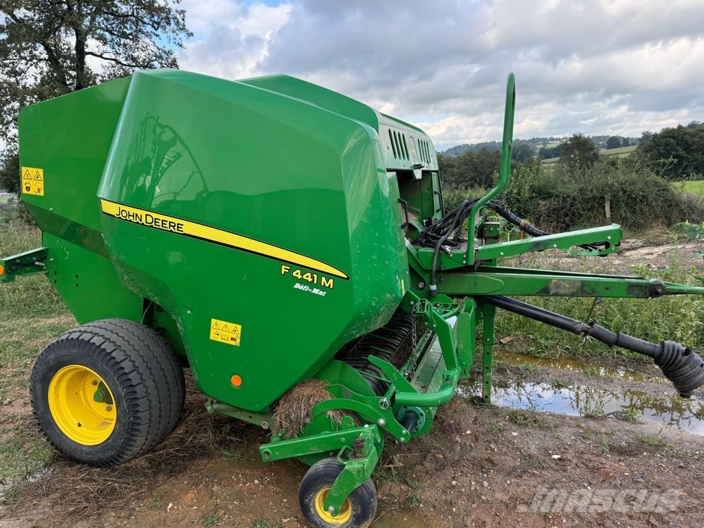 John Deere F441M Rituļu preses