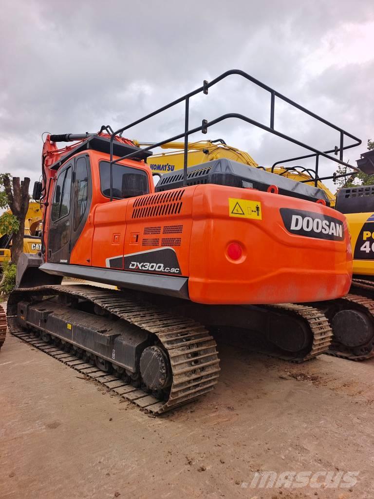 Doosan DX 300LC Kāpurķēžu ekskavatori