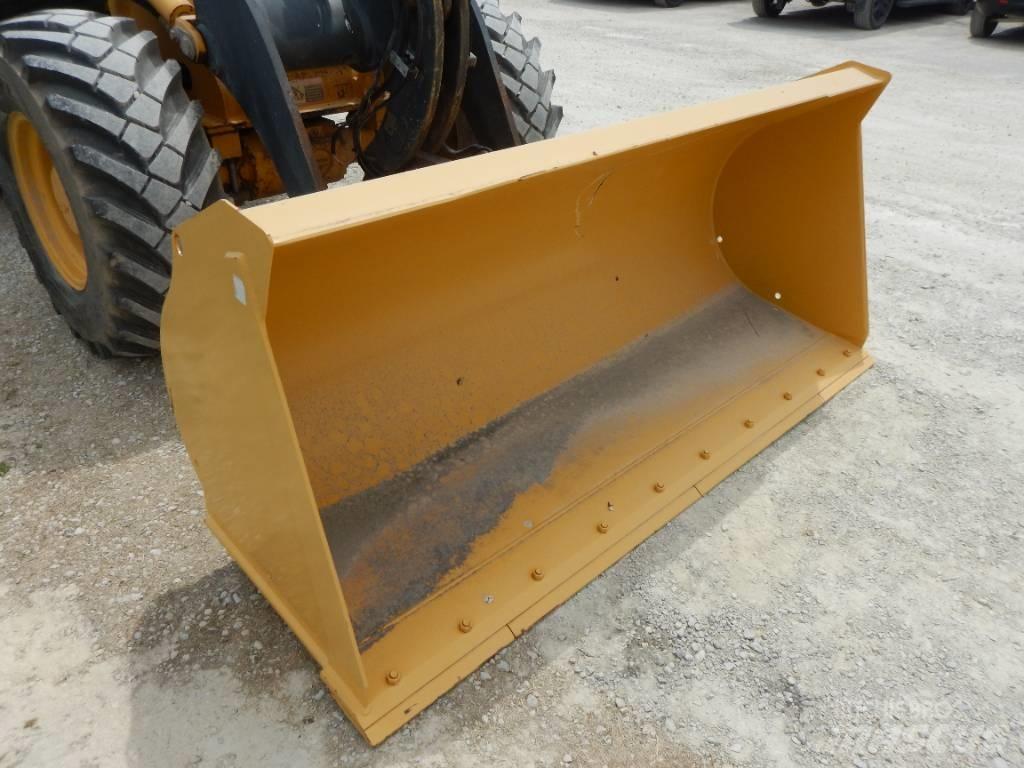 John Deere 244K Iekrāvēji uz riteņiem