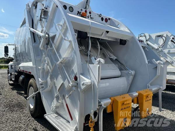 International 7400 Atkritumu izvešanas transports