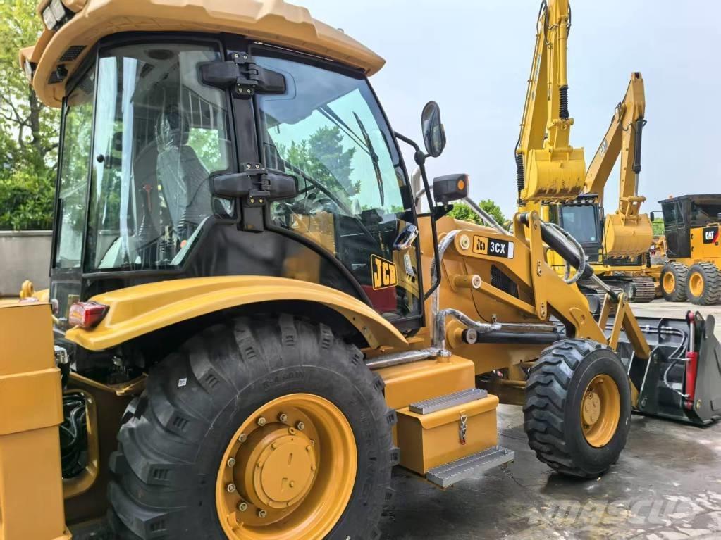 JCB 3 CX Ekskavatori-iekrāvēji