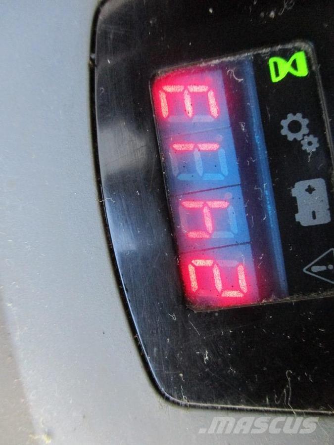 Toyota LPE250 Hidrauliskās stalažas ar platformu