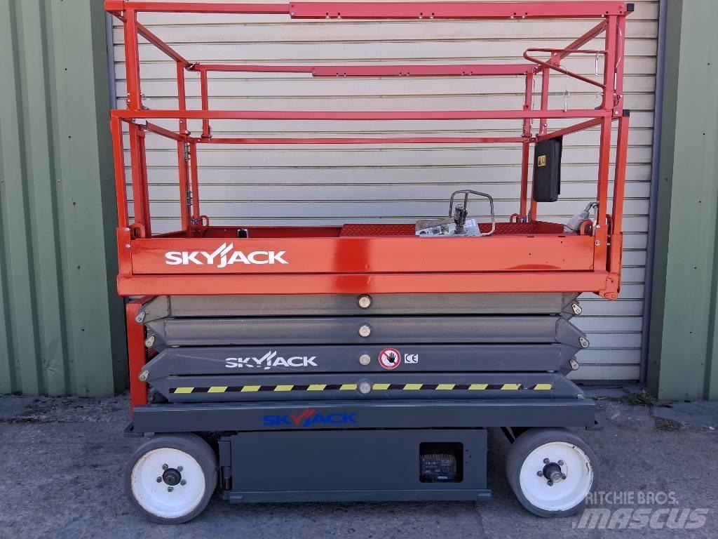 SkyJack SJ III 4626 Šķerveida pacēlāji