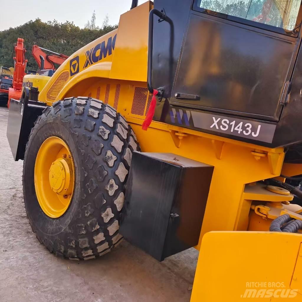 XCMG XS 143J Vienvalča grunts veltņi