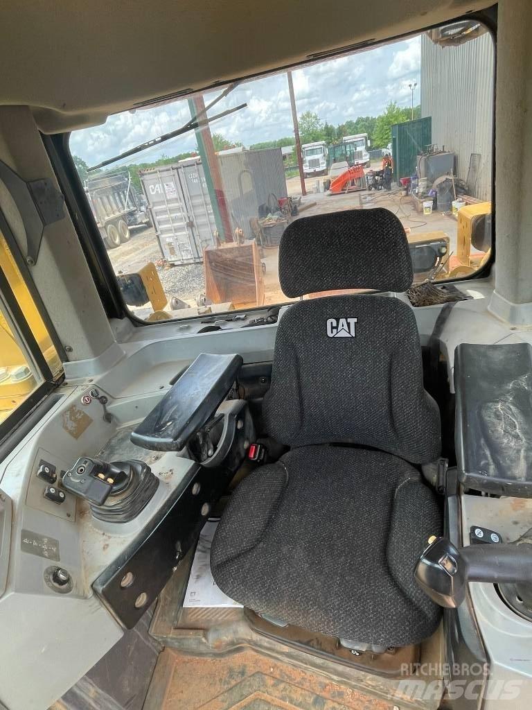 CAT D 8 T Kāpurķēžu buldozeri