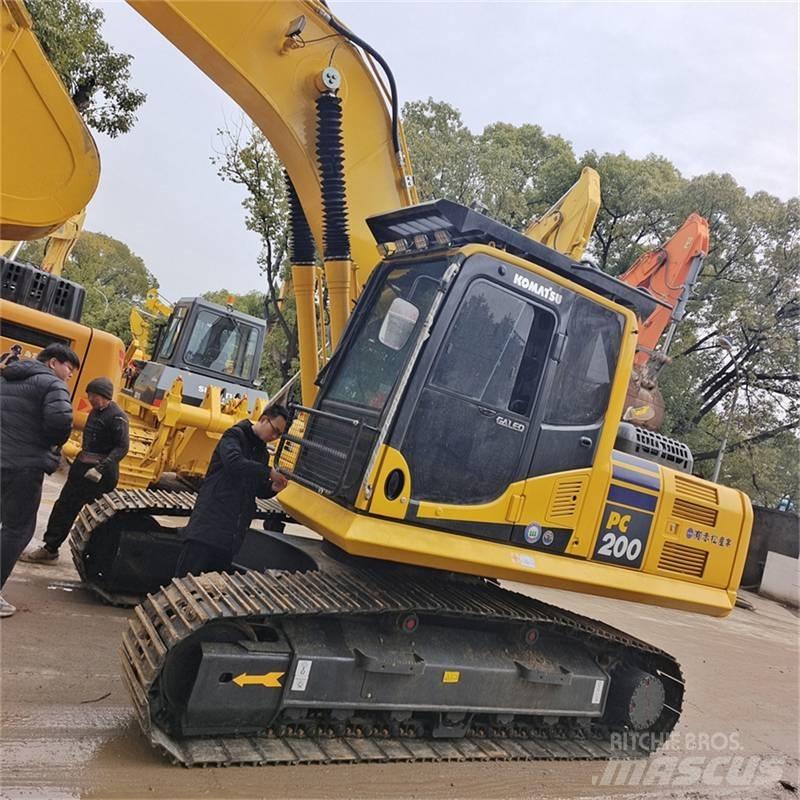 Komatsu PC200-8 Kāpurķēžu ekskavatori