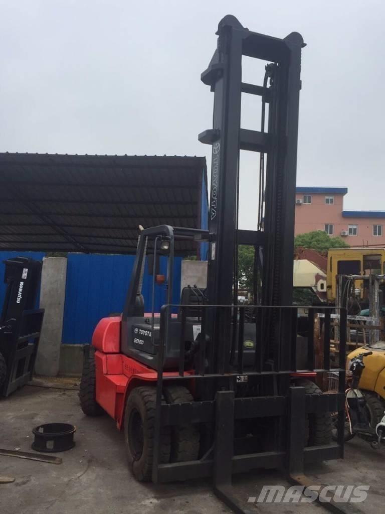 Toyota 8 Ton Tehnika ar dīzeļa dzinēju