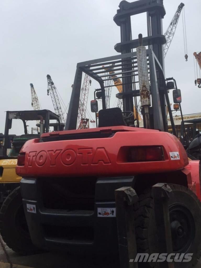 Toyota 8 Ton Tehnika ar dīzeļa dzinēju