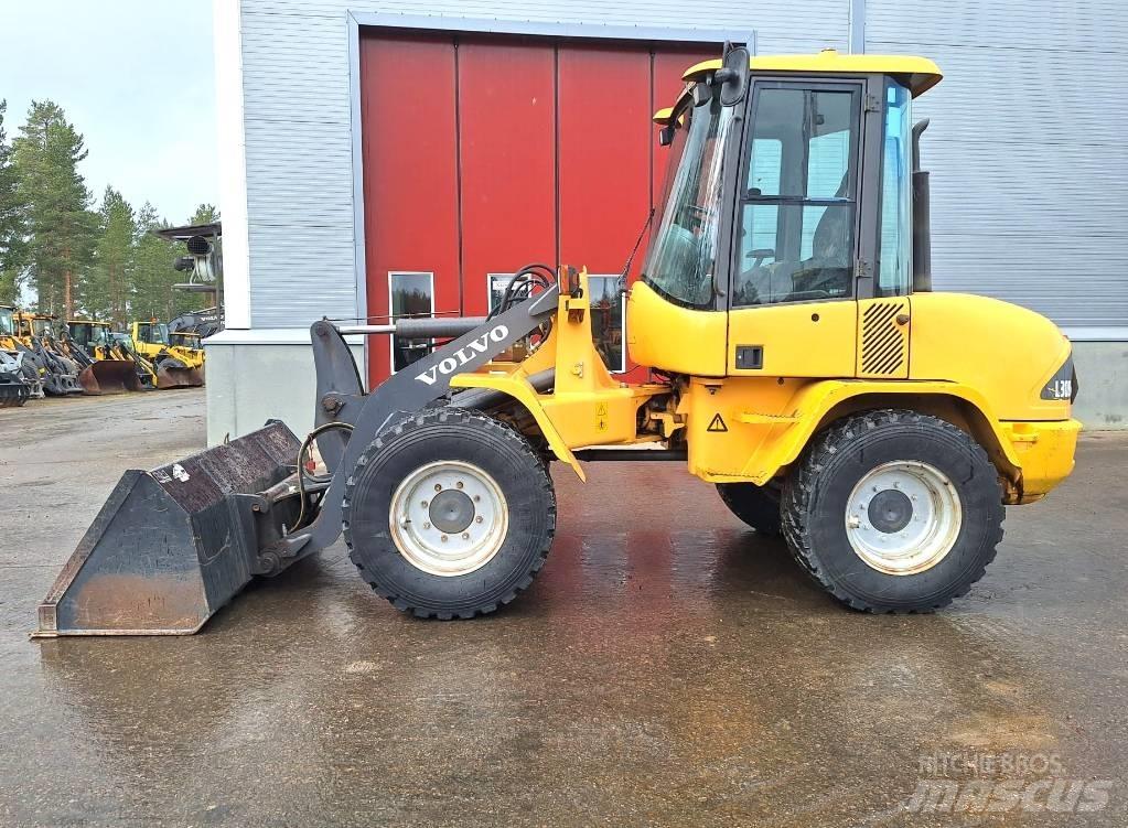 Volvo L30B AURALLA Iekrāvēji uz riteņiem