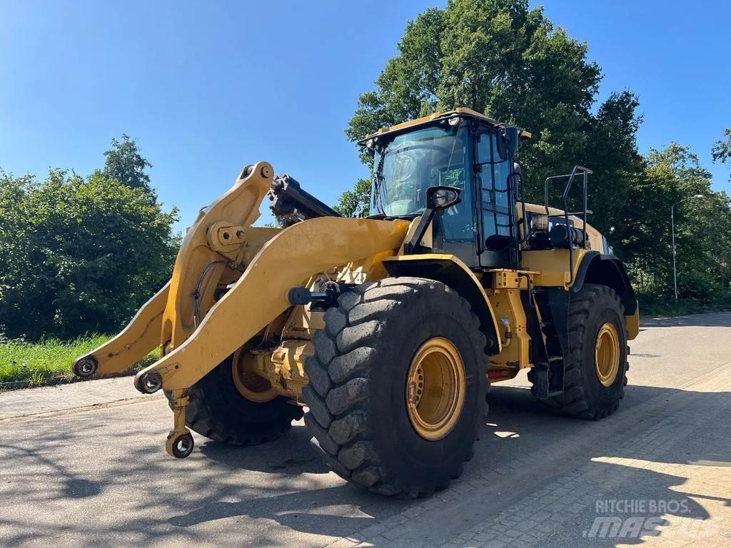 CAT 966M Iekrāvēji uz riteņiem