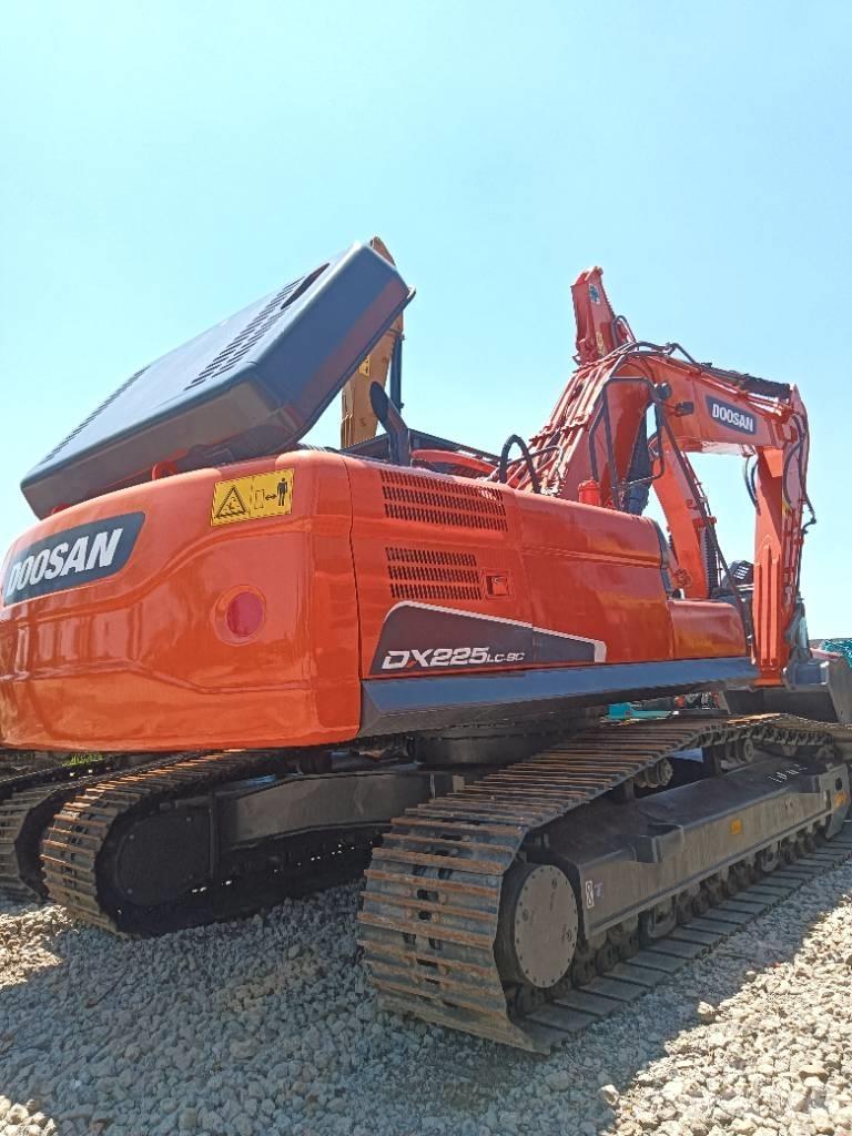 Doosan DX 225 Kāpurķēžu ekskavatori