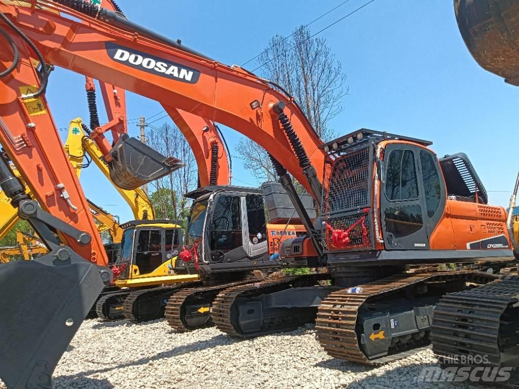 Doosan DX 225 Kāpurķēžu ekskavatori