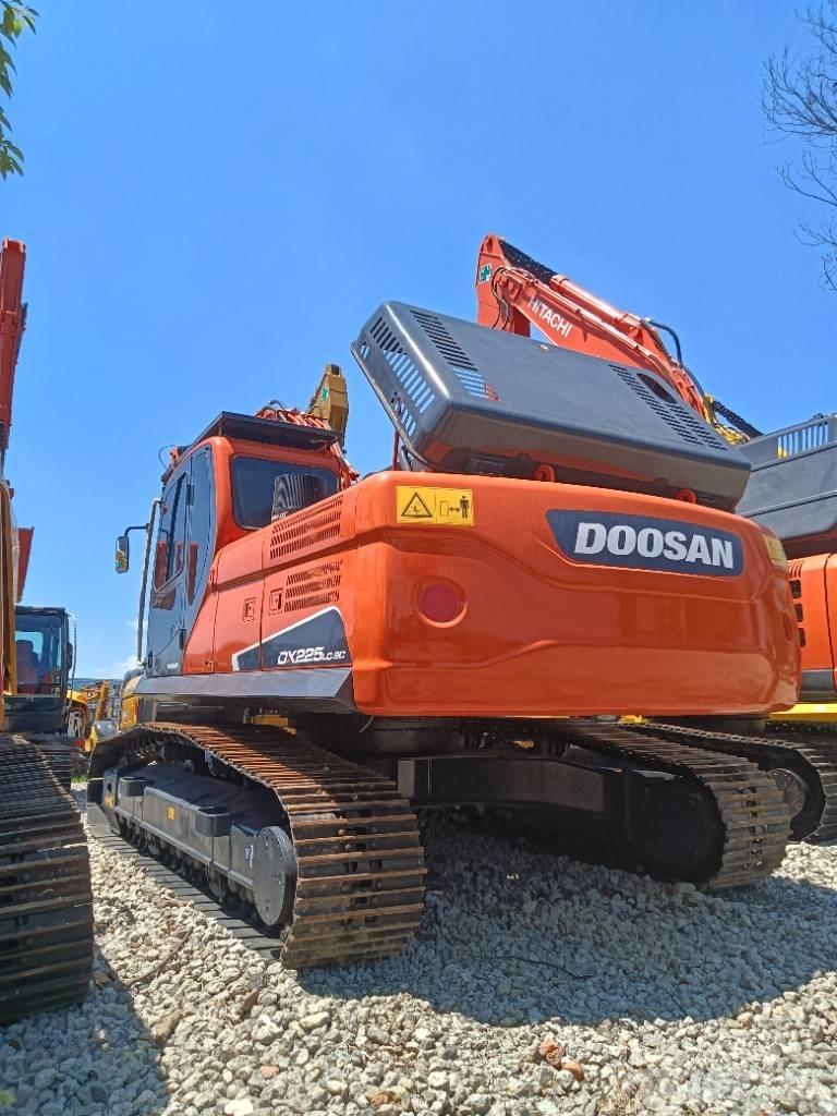 Doosan DX 225 Kāpurķēžu ekskavatori