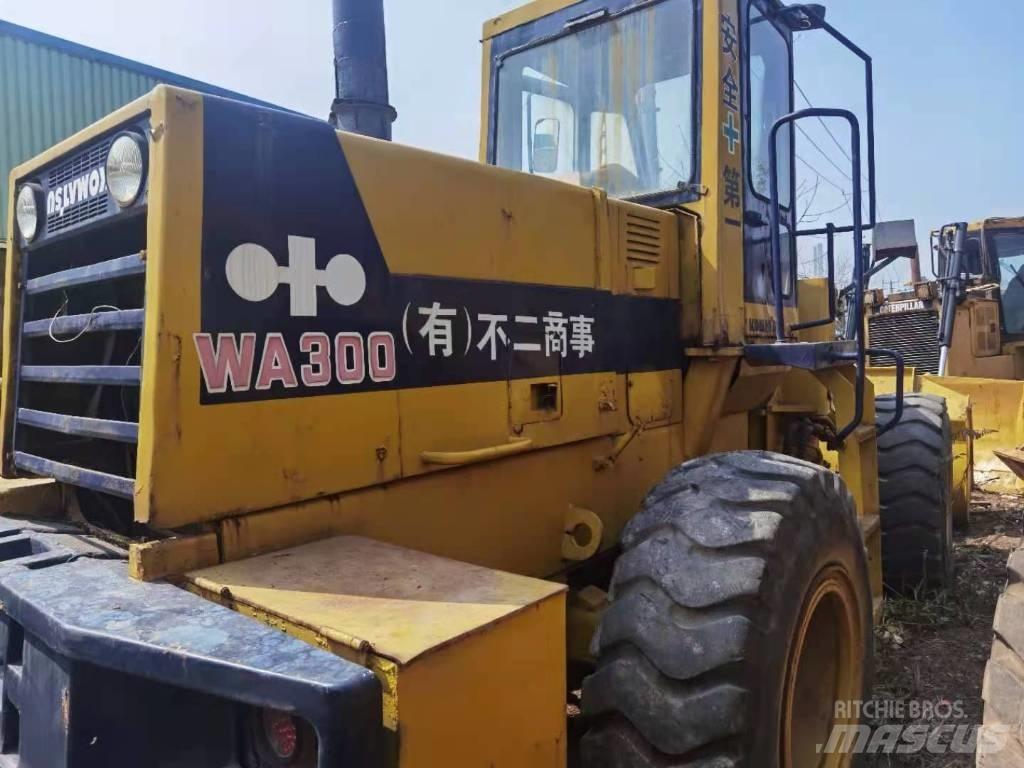 Komatsu WA 300 Iekrāvēji uz riteņiem