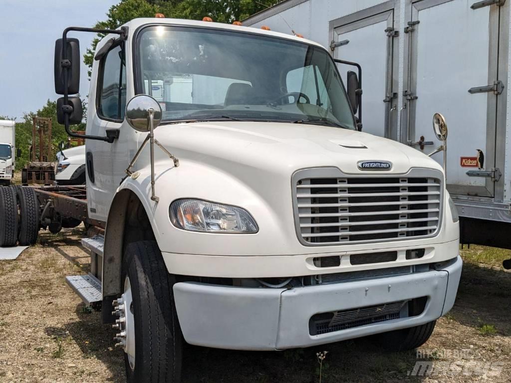 Freightliner M2106 Šasija ar kabīni