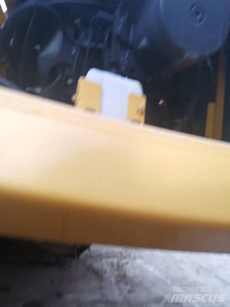 Komatsu PC 450-8 Kāpurķēžu ekskavatori