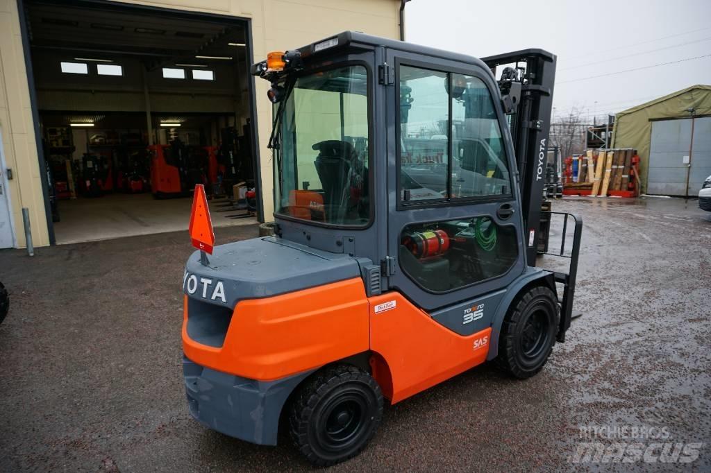 Toyota 52-8FDJF35 Tehnika ar dīzeļa dzinēju