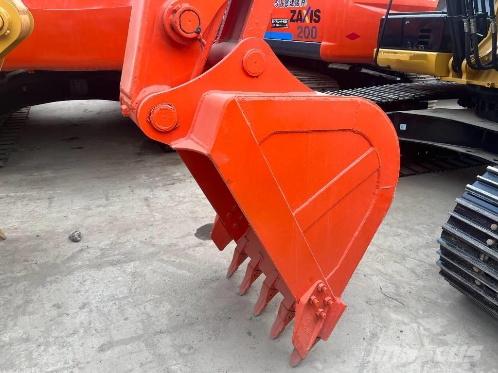 Hitachi 130 Kāpurķēžu ekskavatori
