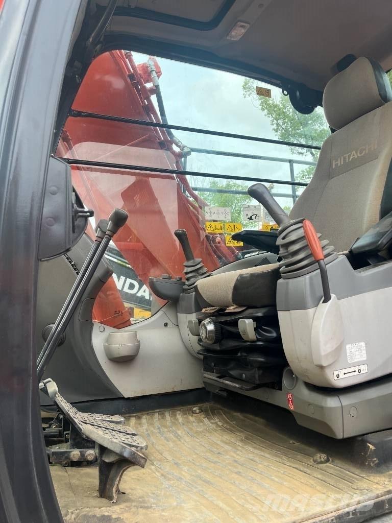 Hitachi 130 Kāpurķēžu ekskavatori