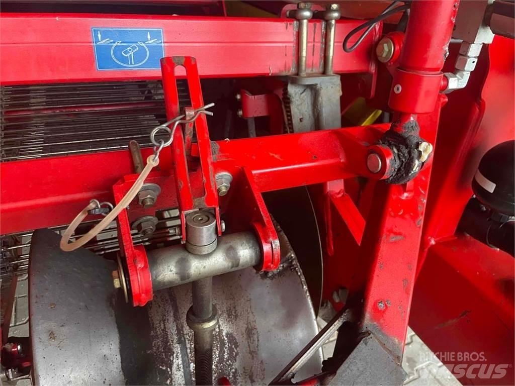 Grimme SE 150-60 Sīpolu novākšanas kombaini
