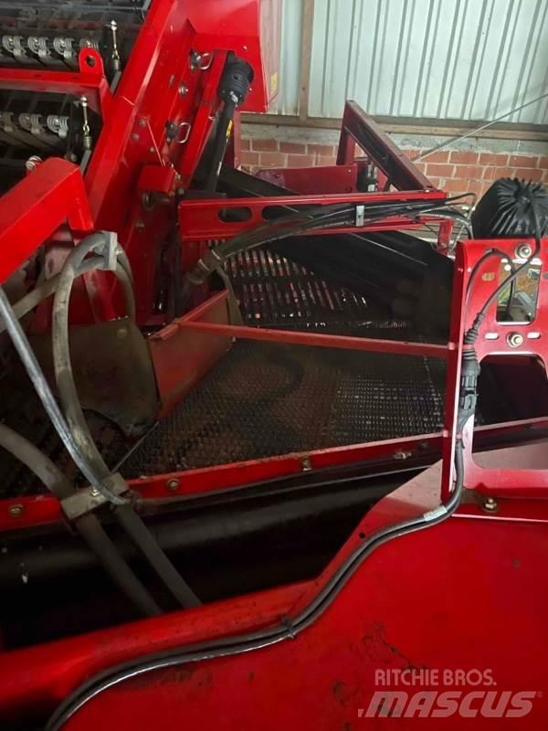 Grimme SE 150-60 Sīpolu novākšanas kombaini