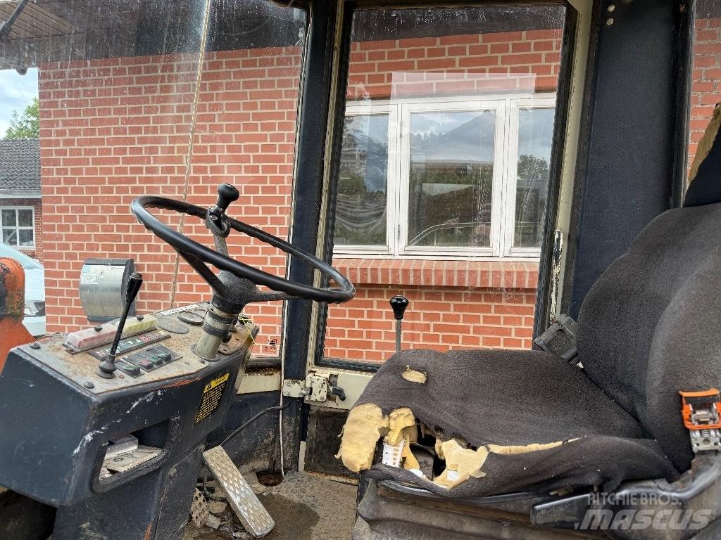 Schaeff SKL 821 Iekrāvēji uz riteņiem