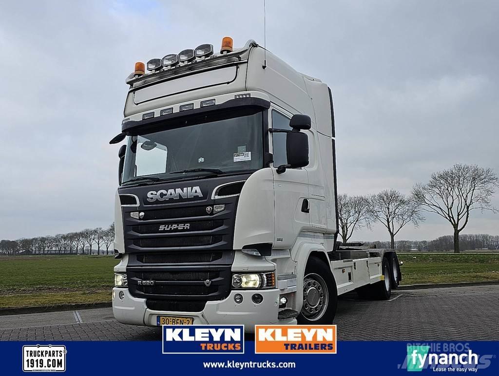 Scania R520 Treileri ar āķi