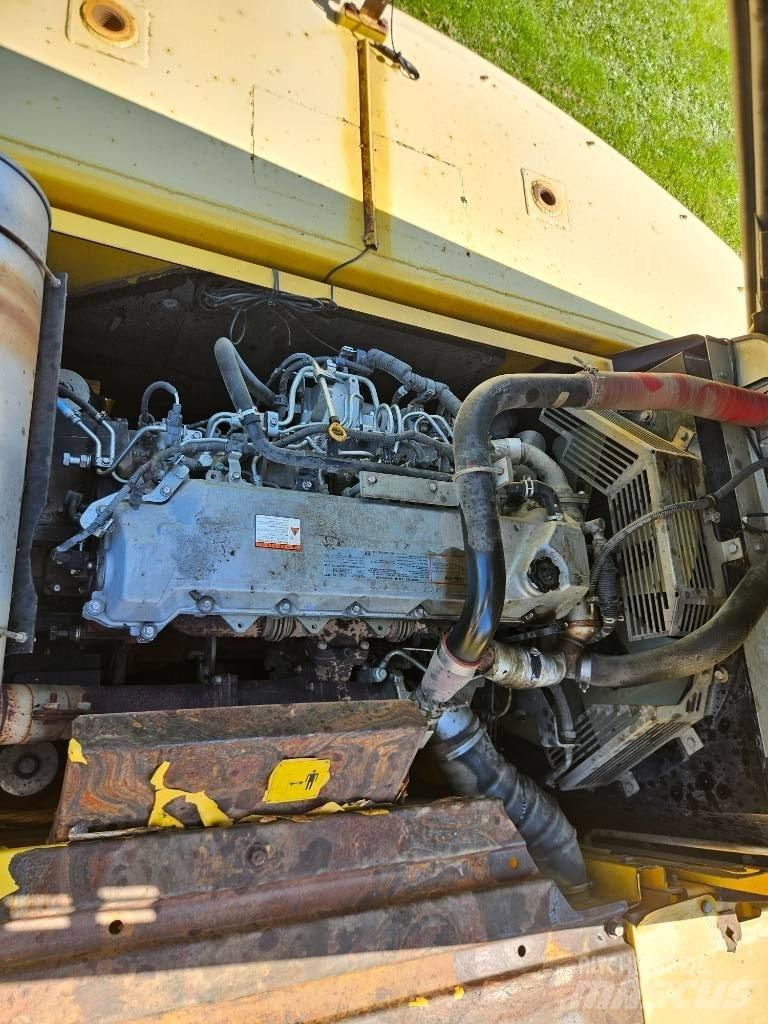 New Holland E 385 B Kāpurķēžu ekskavatori