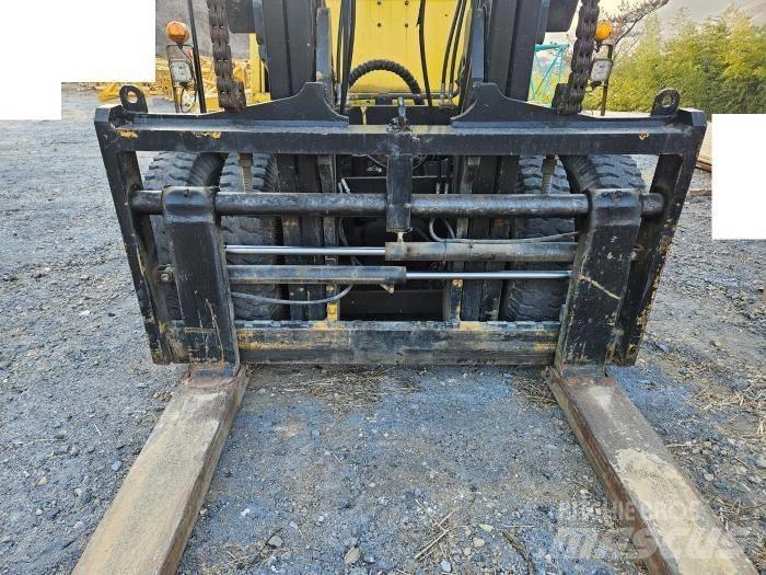 Komatsu FD 150 Lielaugstuma pārvadātājs