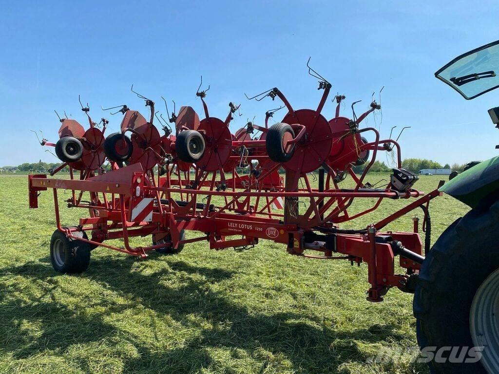 Lely 1250 Grābekļi un siena ārdītāji