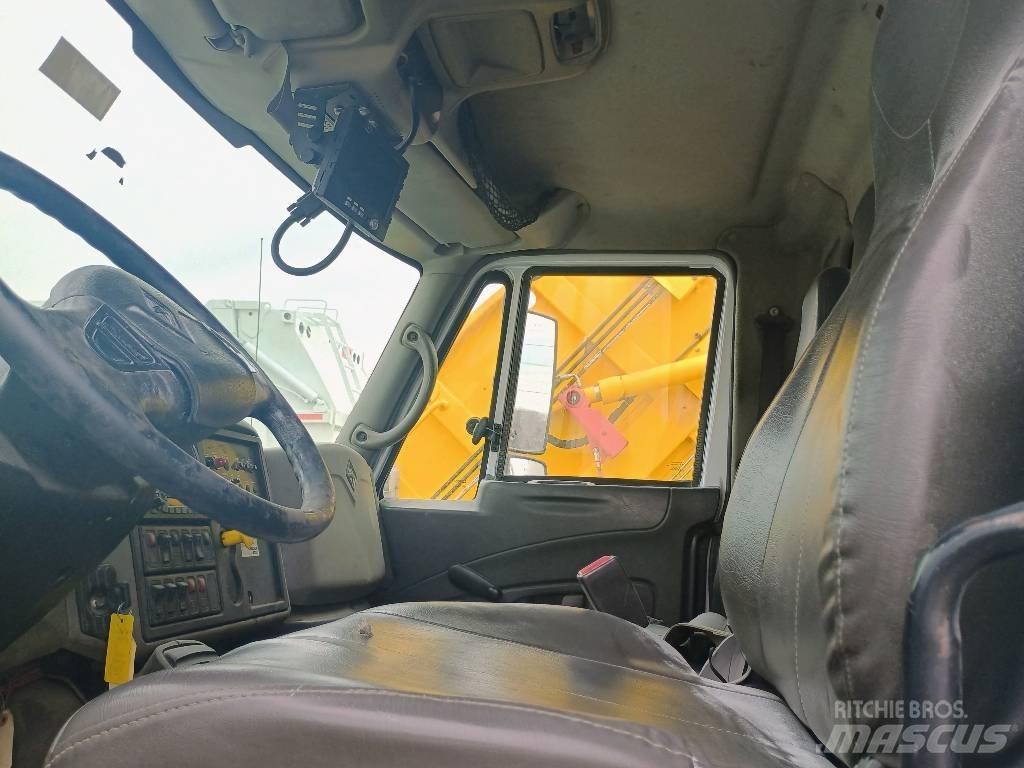 International 7400 Atkritumu izvešanas transports